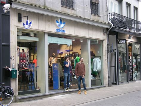 adidas antwerpen telefoonnummer|Adidas in de buurt.